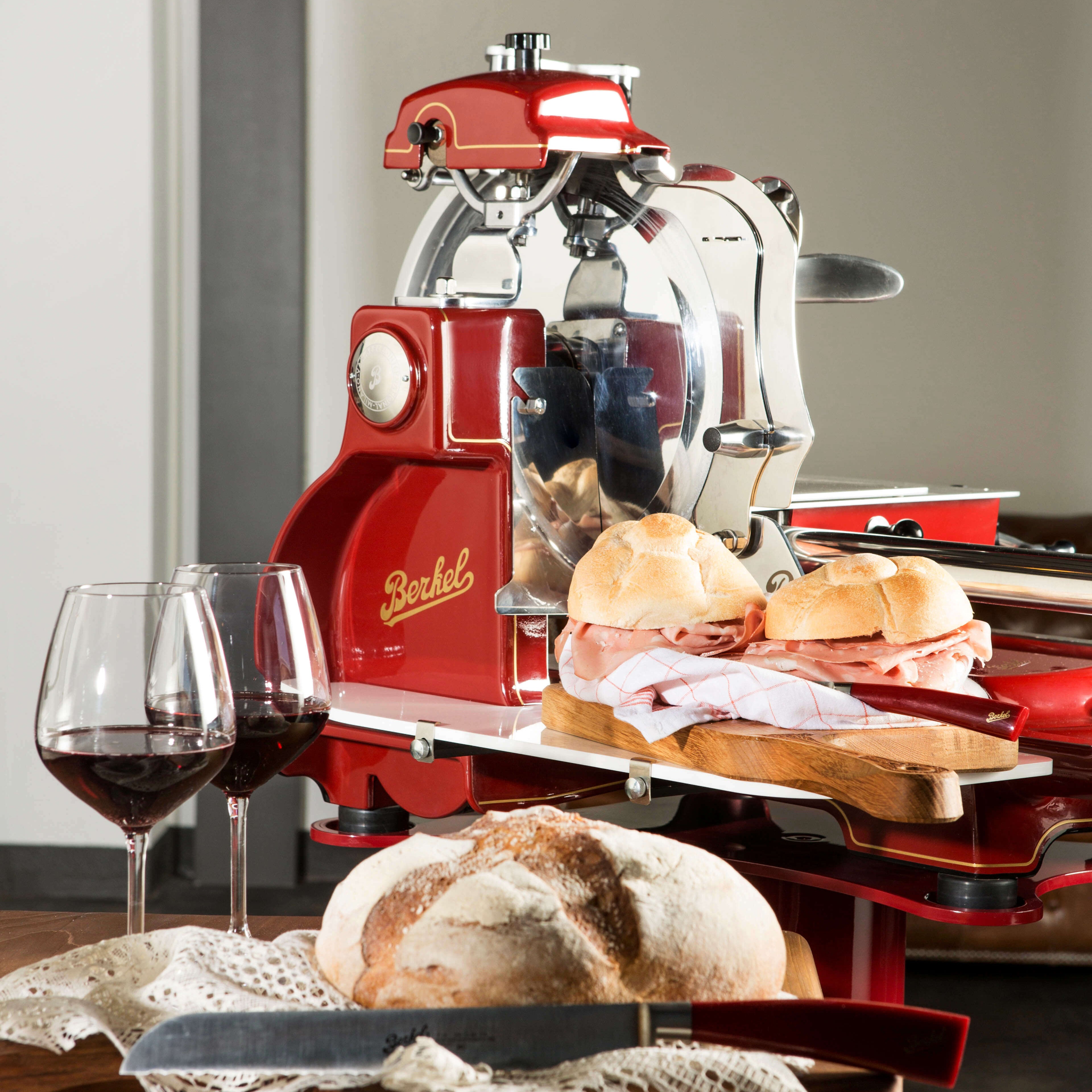 Red Berkel Volano B2 with bread and wine glasses on a wooden table
