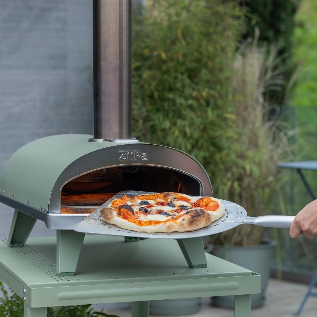 Eucalyptus ZiiPa Piana on a Vallone trolley with a cooked pizza being removed with an Aquila pizza peel 