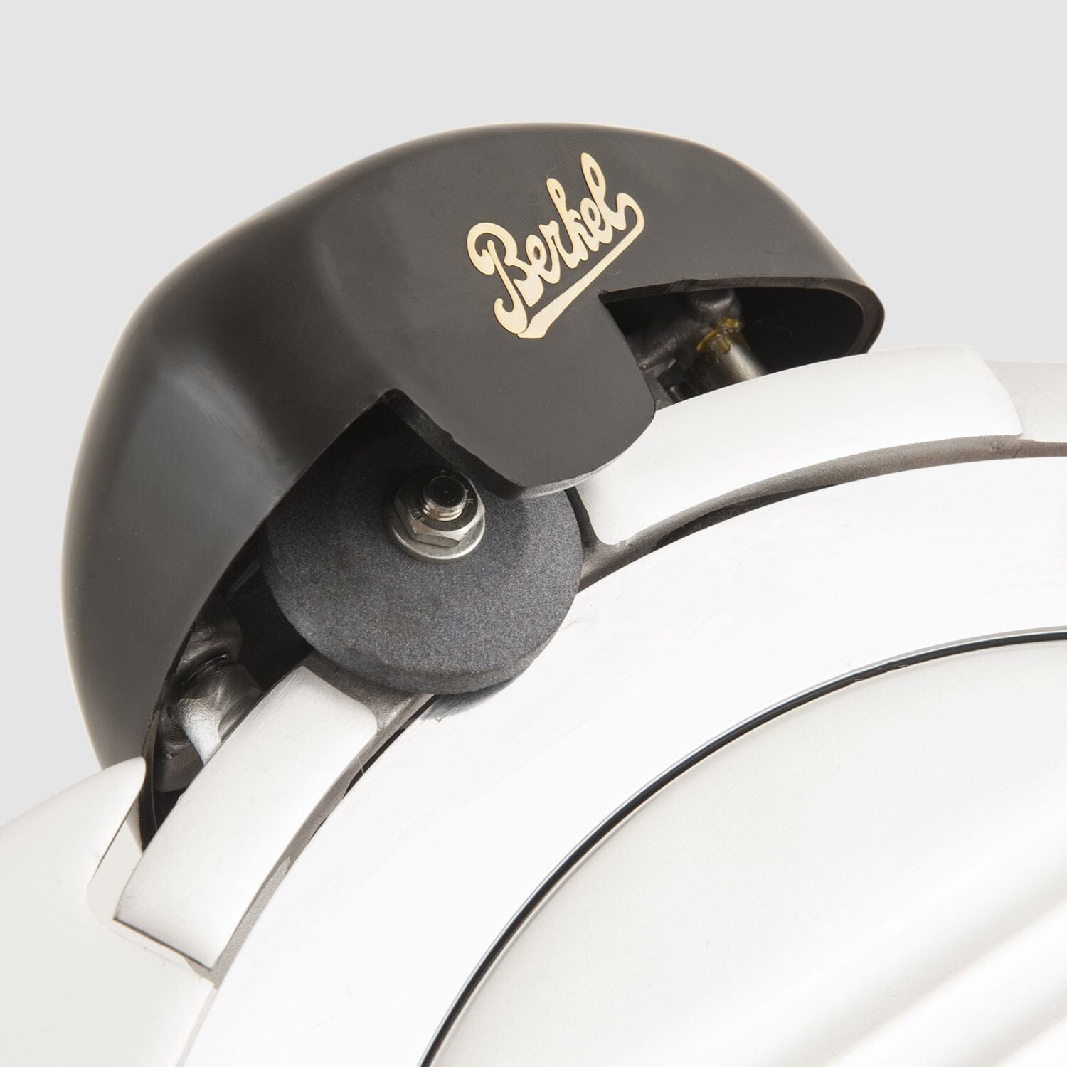 Integrated blade sharpener on Berkel Red Line Food Slicer